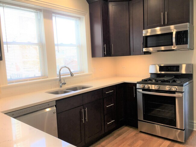 Photo - 3659 W Belle Plaine Ave Unit 1