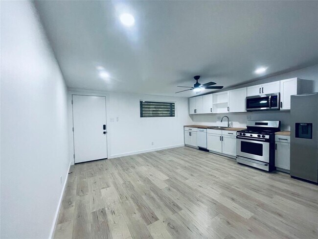 Photo - 7107 Guadalupe St Unit 202
