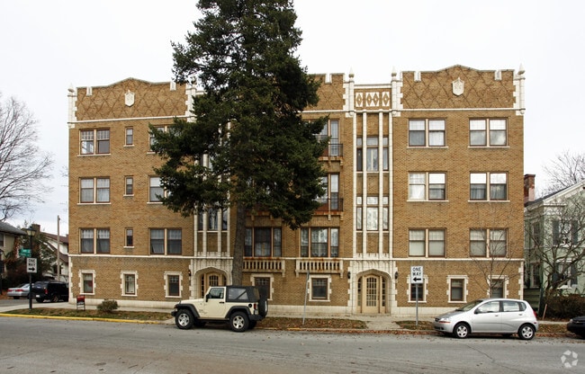 Sheridan Court Apartments - Sheridan Court