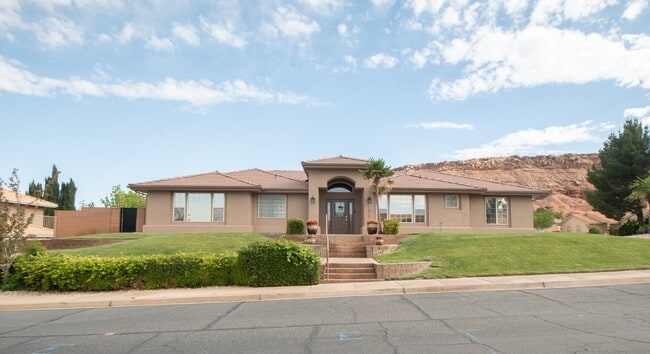 Building Photo - Spacious 3-Bedroom Home with Incredible Garage & Prime Location!