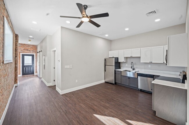 Building Photo - Capel Lofts Unit 214 B