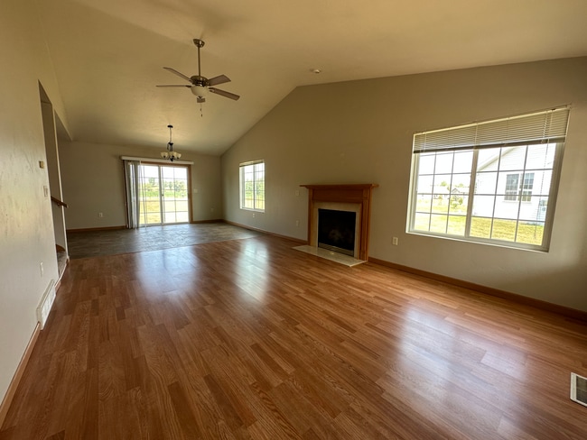 Building Photo - 2010-2012 Autumn Lane, Unit 2012