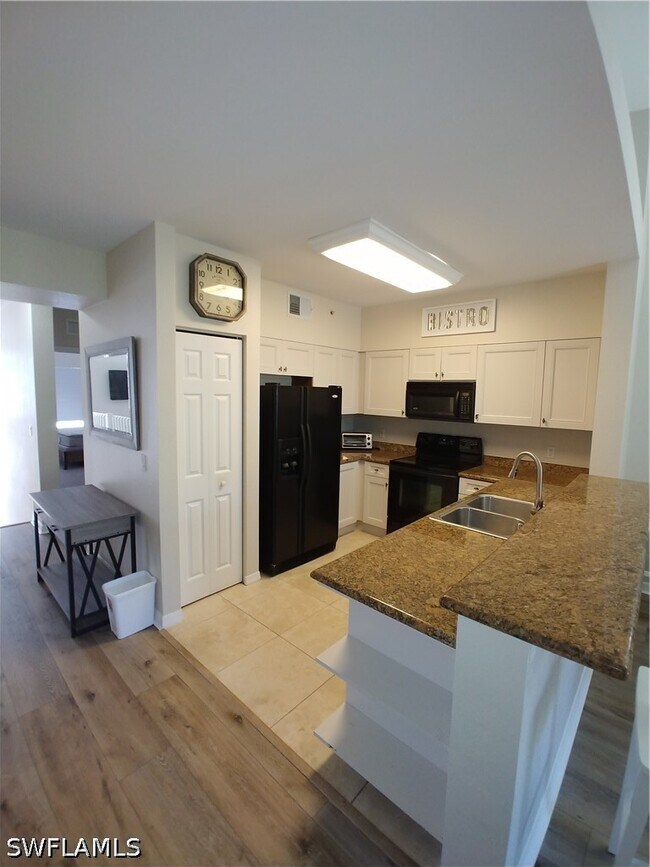 Photo - 20140 Estero Gardens Cir Unidad 204
