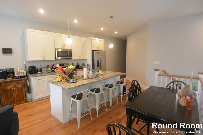 Building Photo - 6 Islington St Rental