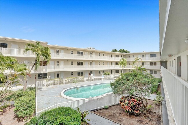 Building Photo - 1895 Venice Park Dr Unit 2B Rental