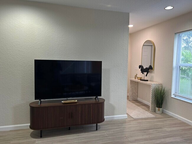 Photo - 1136 Staghorn St