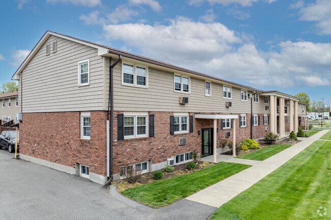 Exterior - Norfield Commons Condominiums