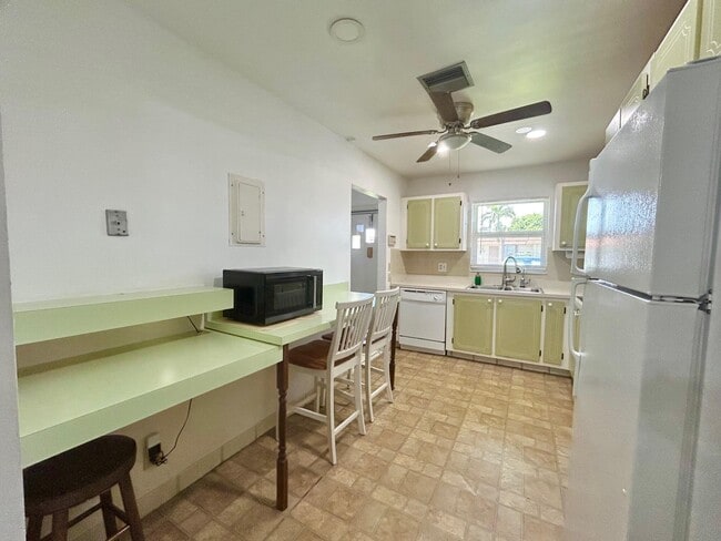Photo - 5780 Fernley Dr W