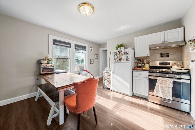 Photo - 383 Davis St