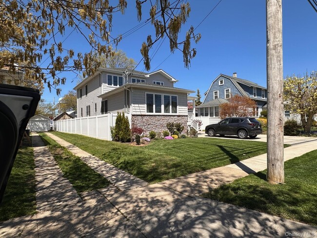 Building Photo - 84 Commonwealth Ave