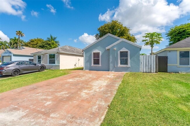 Photo - 768 SW 9th St
