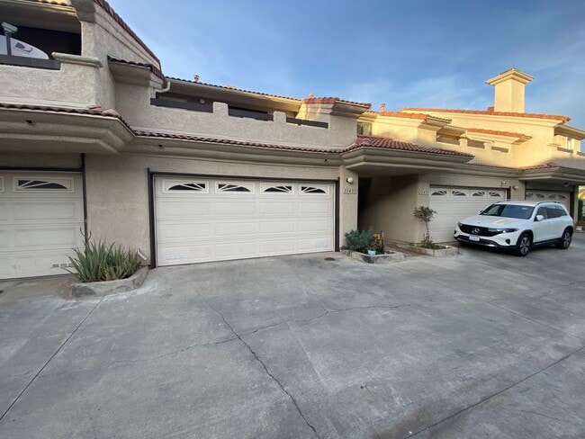 Photo - Two Bedroom Luxury Lakewood Condo For Rent!