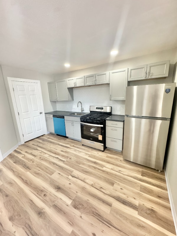 Photo - 718 W Madison St