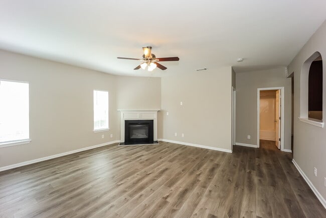 Photo - 6109 Hemperly Rd