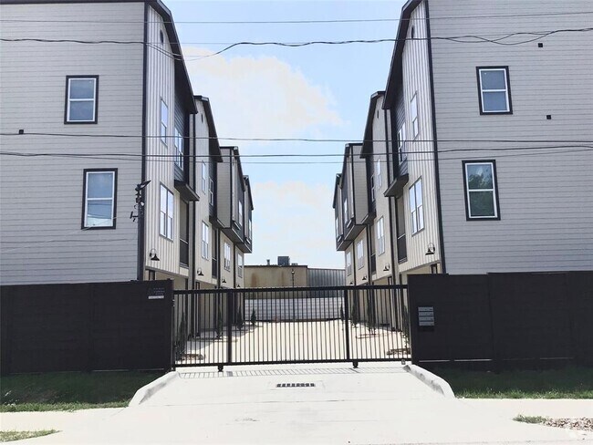 Building Photo - 2109 Marnel Rd Unit H Rental