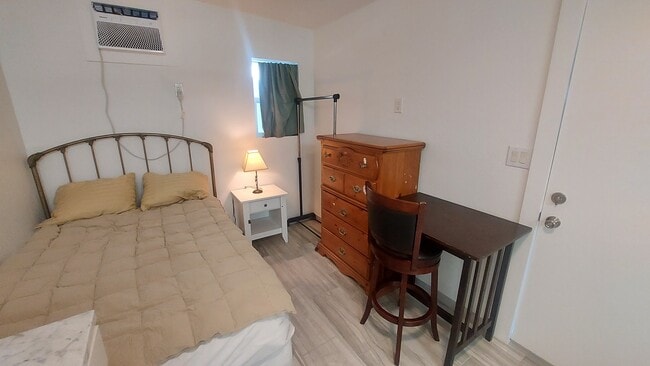 Building Photo - 1812 N 68th Dr Unit 1