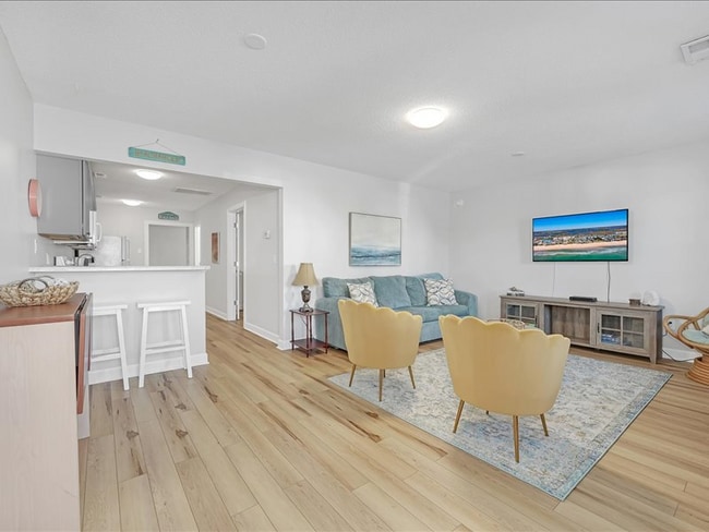 Photo - 604 N New River Dr Unidad C