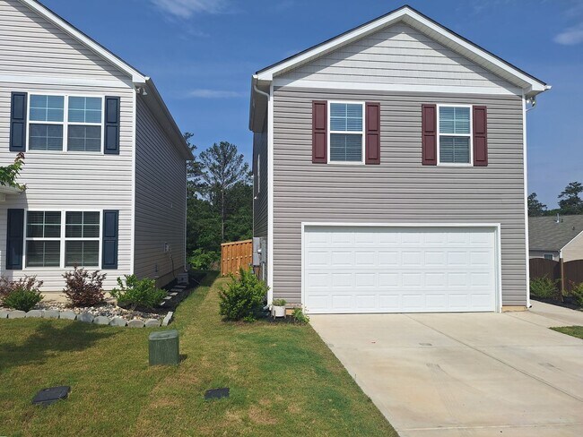 Photo - Lovely Four Bedroom Home  Appropriately 5 Minutes Away from Gate Ft Jackson and 30 Minutes from S...