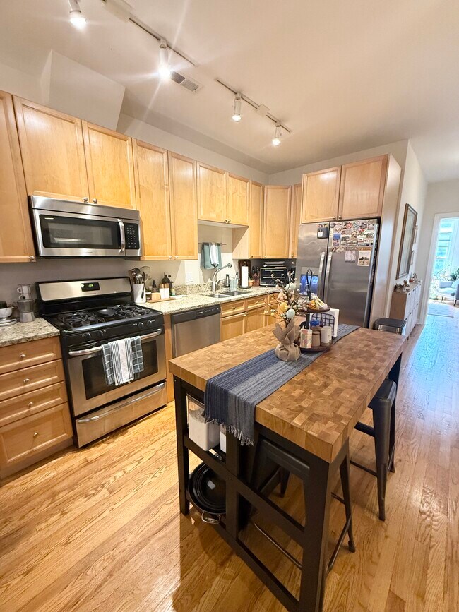 Photo - 3349 N Clark St Unidad 1