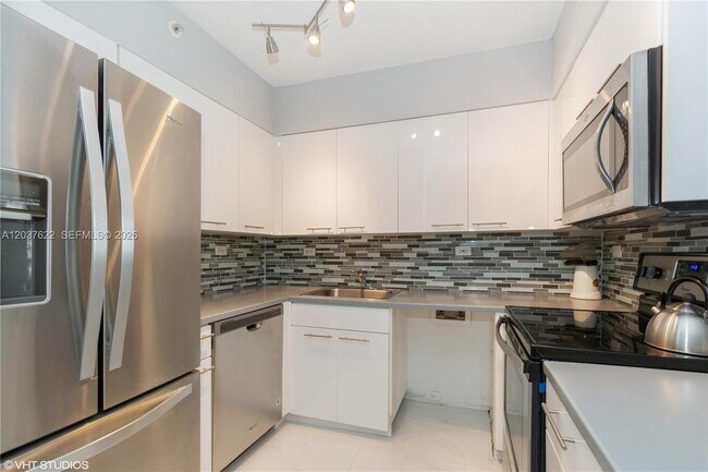 Building Photo - 1500 Bay Rd Unit 654S
