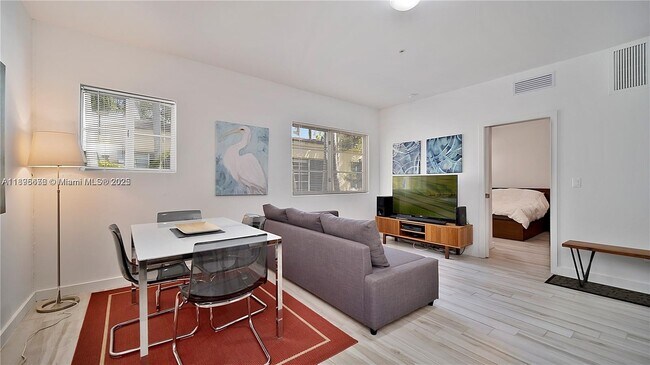 Photo - 1560 Meridian Ave Unidad 202