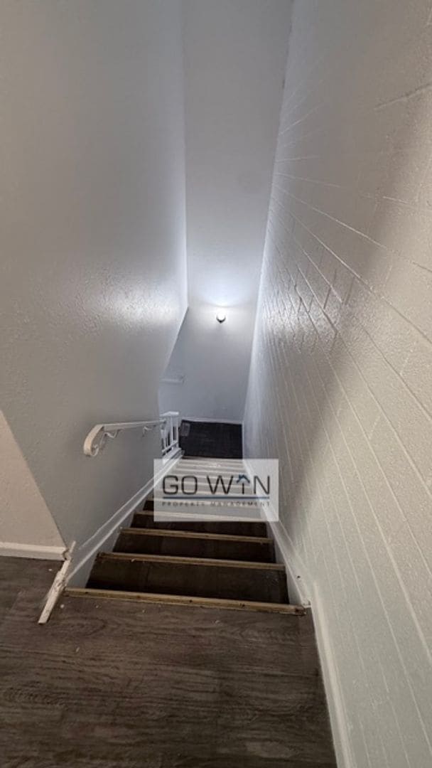 Photo - 3 Bed/ 1 Bath Townhouse - W/ Washer Dryer