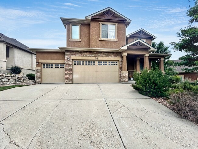 Building Photo - 717 Black Arrow Dr