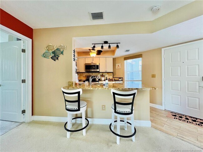 Photo - 3236 SE Aster Ln Unidad M225