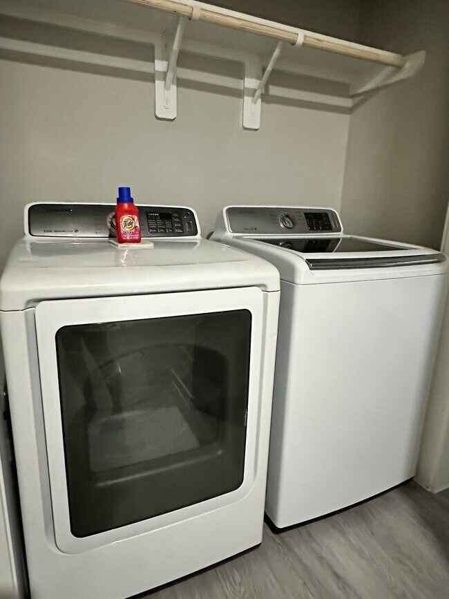 Photo - 8159 Tate St