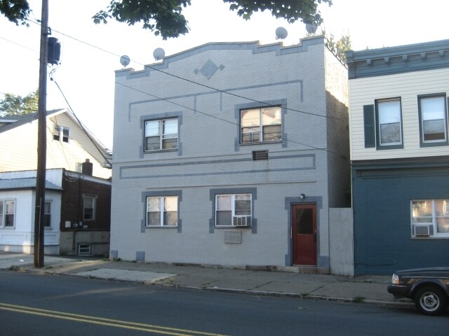 Photo - 467 Hudson St