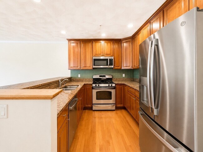 Photo - 360 Charles St