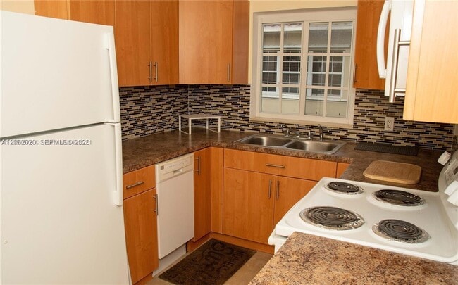 Photo - 233 Madeira Ave Unit 2
