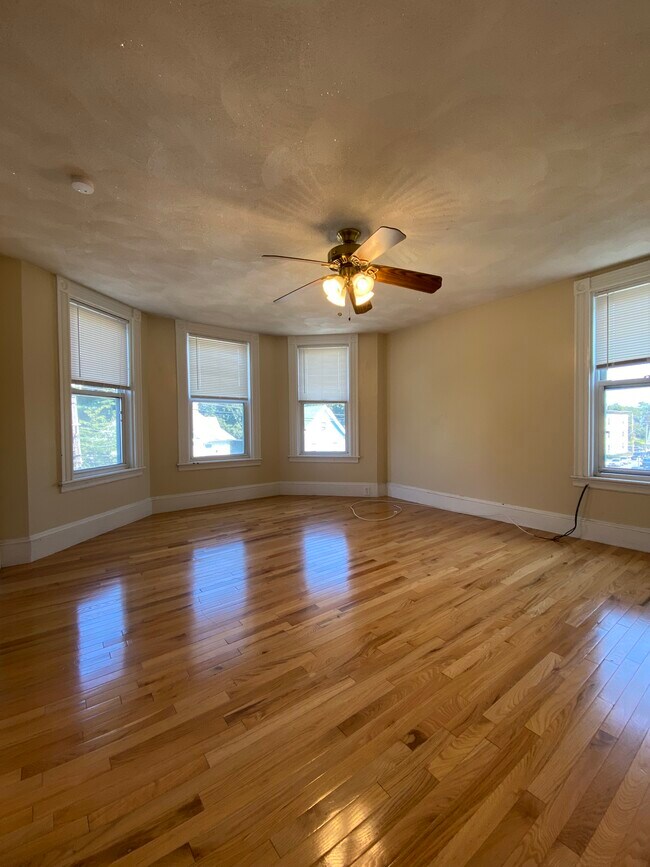 Building Photo - 51 Aldie St Unit 3 Rental