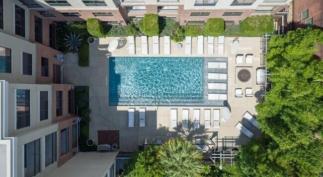 Photo - 2700 Brazos St Unidad b3