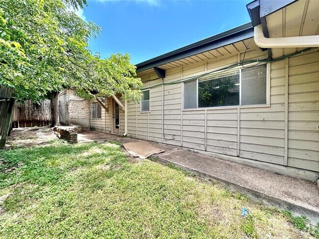 Building Photo - 8711 Westover Club Dr Rental