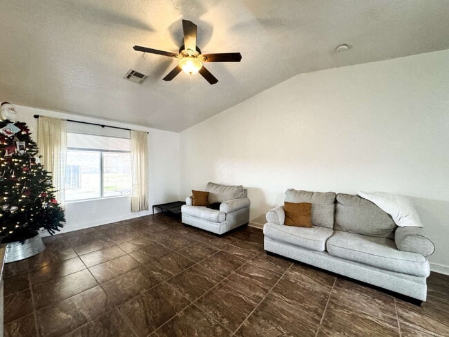 Photo - "Charming 3-Bedroom, 2 Bathroom Pool Home in Ocotillo!"