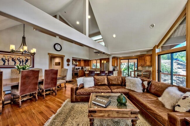 Photo - Gorgeous Lakeview! Pet Friendly w a Garage & AC!