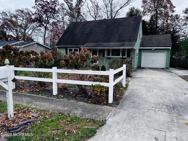 Photo - 891 Raleigh Dr