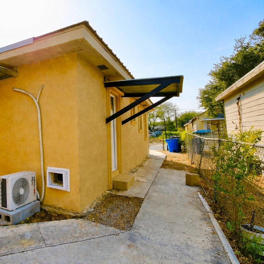 Photo - 3309 S G Ln Unidad A