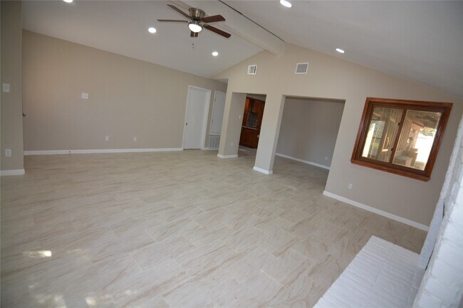 Photo - 906 Arrow Lake Dr