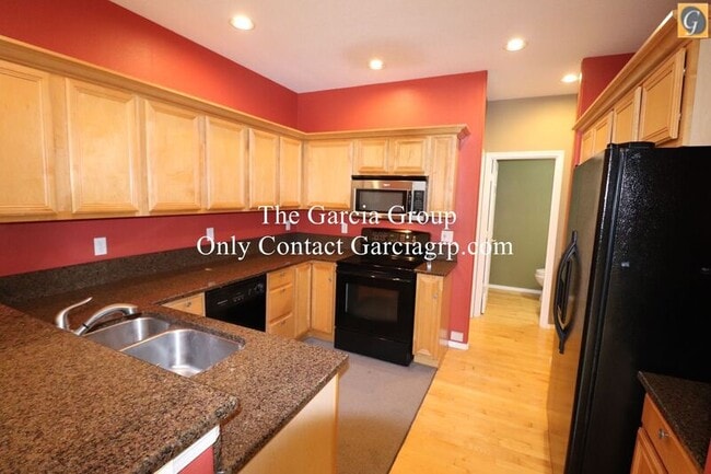 Building Photo - 3723 SW Stephenson St Rental