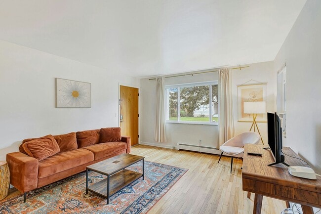 Building Photo - 2948 Wardall Ave Unit 1