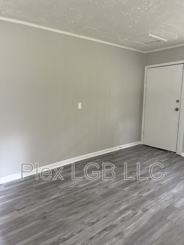 Photo - 100 Oak Ln