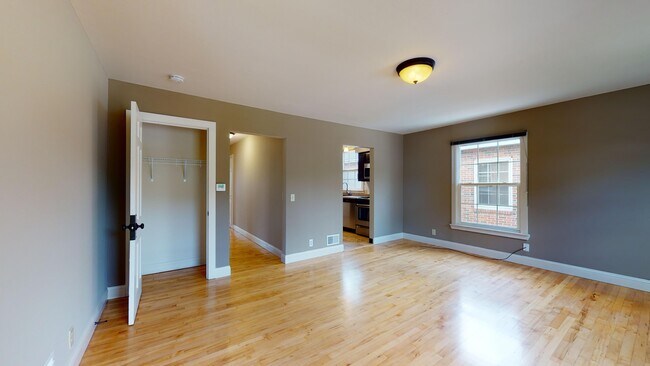 Photo - 2921 Monroe St