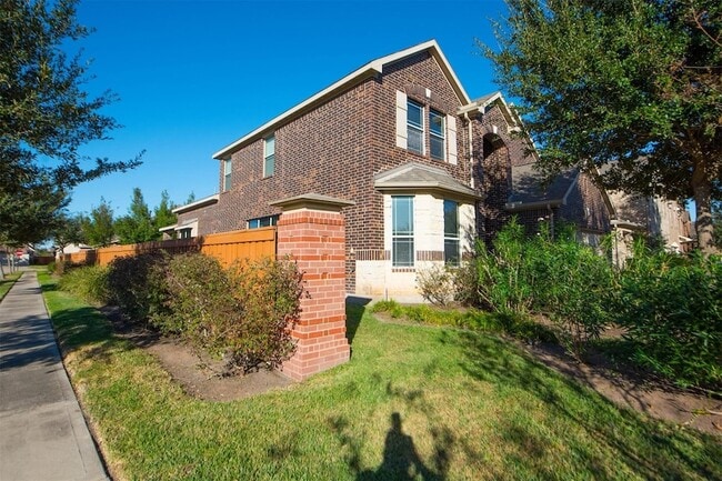 17422 Aldenwilds Ln