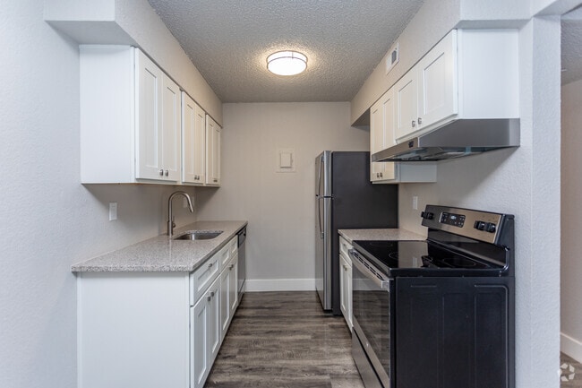 2BR, 2BA - 960SF