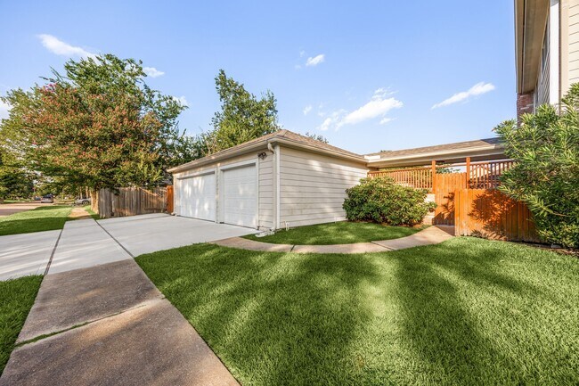 Photo - 15526 Cabildo Dr