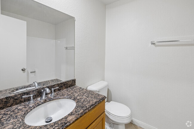 1BR, 1BA - 900SF - Bathroom
