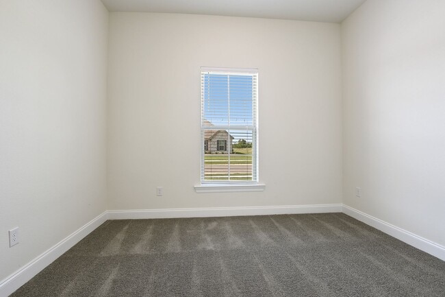 Building Photo - Must see single story 4 bed/3 full bath floor plan in sought after Fairview Gardens!