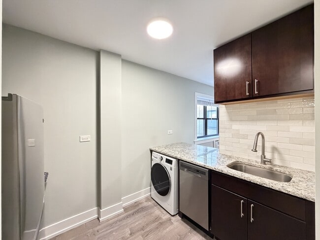 Photo - 503 W Barry Ave Unit J03W